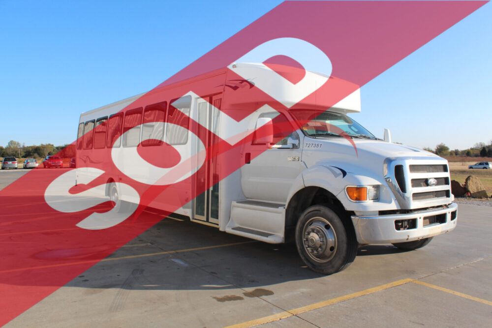 2015 Ford Starcraft 44 Passenger - 2985