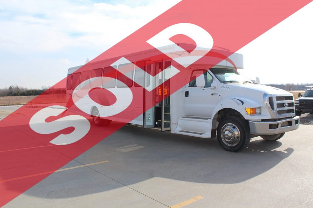 2015 Ford Starcraft 44 Passenger - 2987