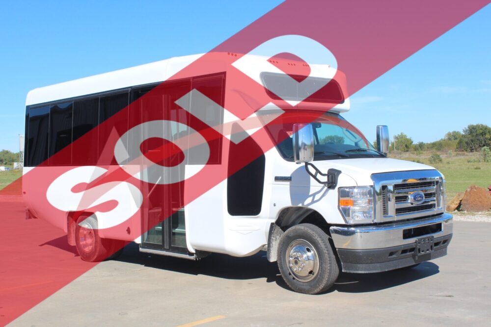 2021 American VIP Pro 14 Passenger - 3159