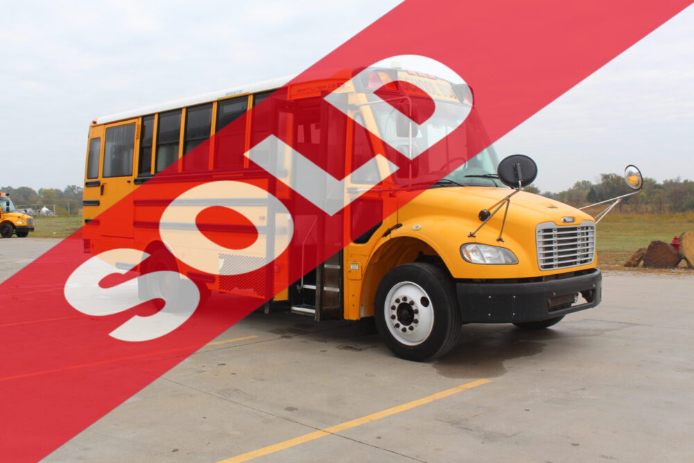 2015 Thomas Saf-T-Liner C2 9 Passenger + 4 Wheelchair - 3332