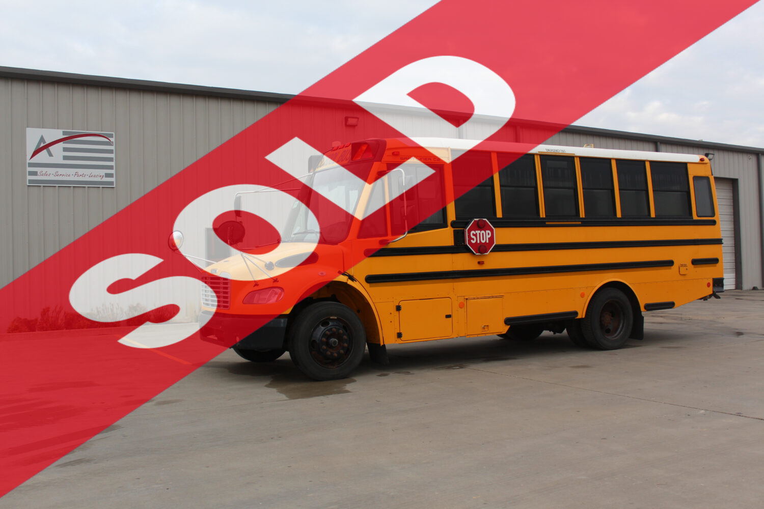 2015 Thomas Saf-T-Liner C2 9 Passenger + 4 Wheelchair - 3332