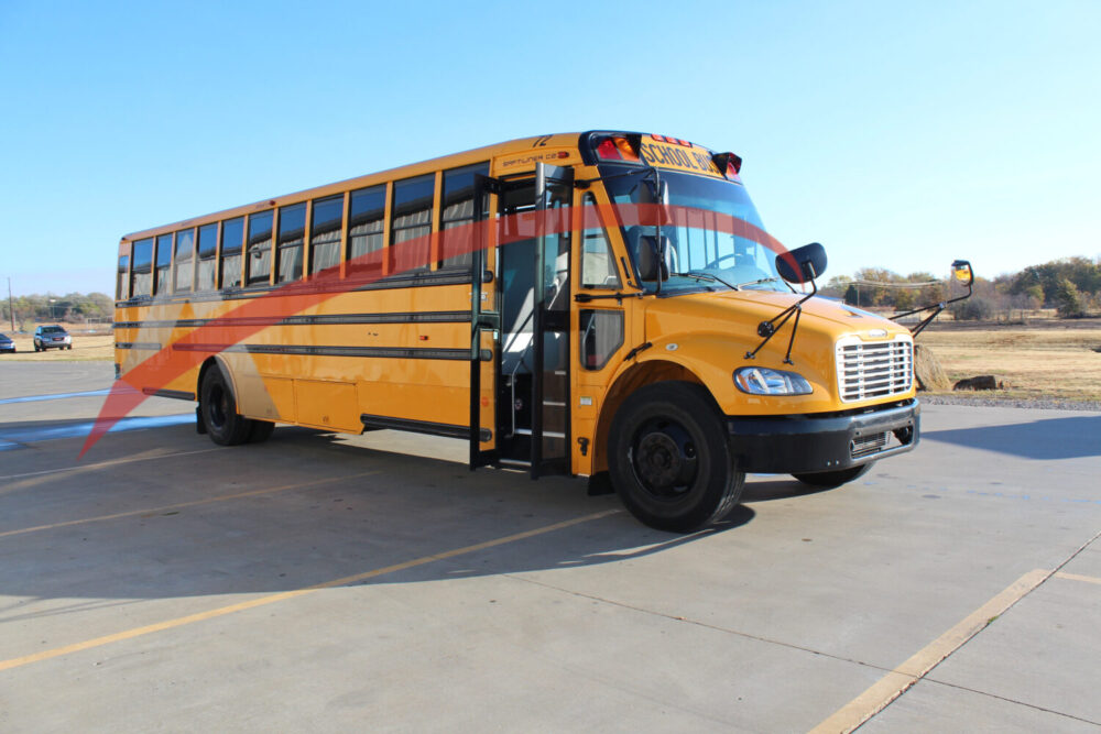 2018 Thomas Saf-T-Liner C2 77 Passenger - 3413