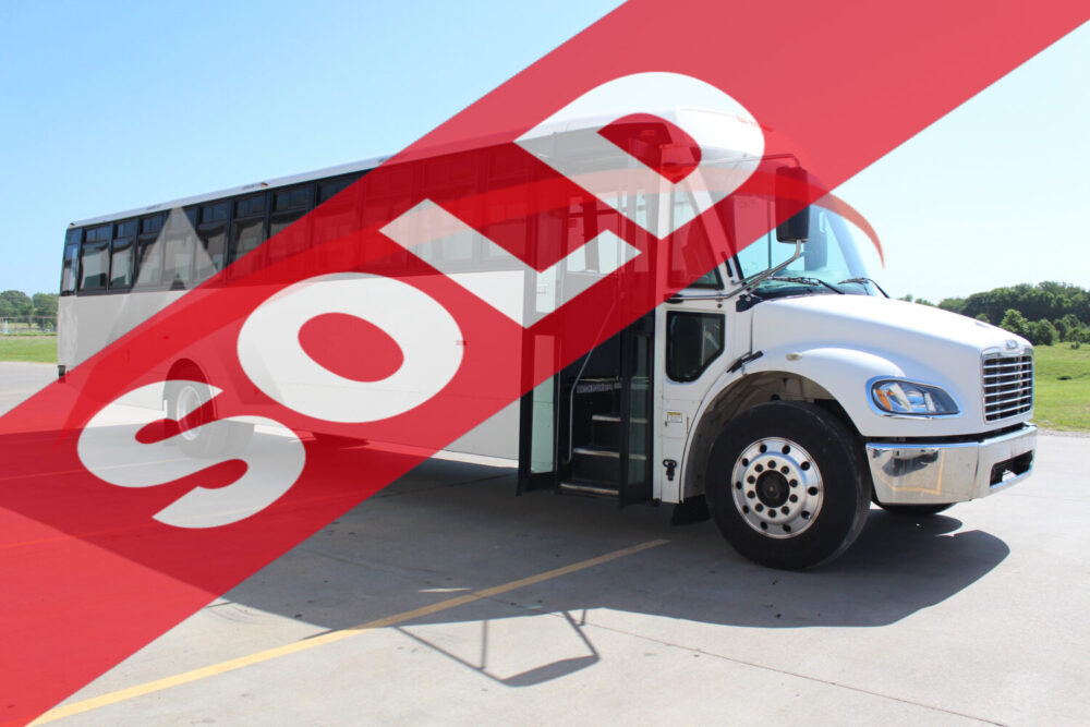 2015 Thomas Saf-T-Liner C2 44 Passenger - 3645