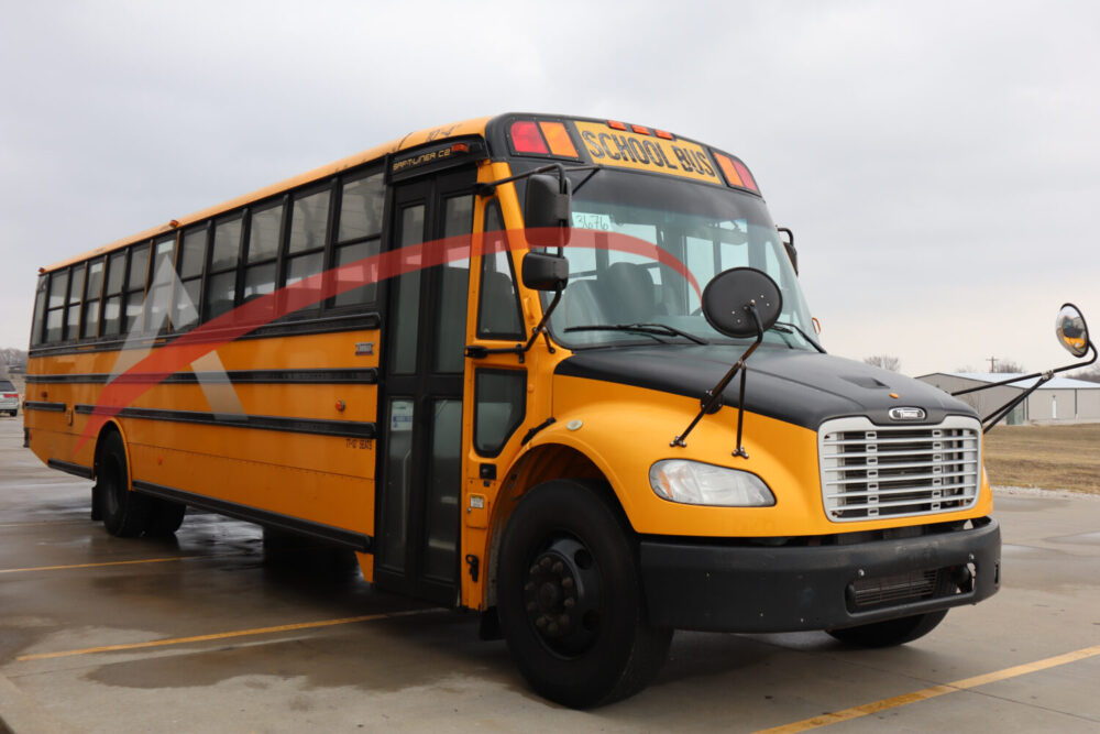 2015 Thomas Saf-T-Liner C2 77 Passenger - 3676