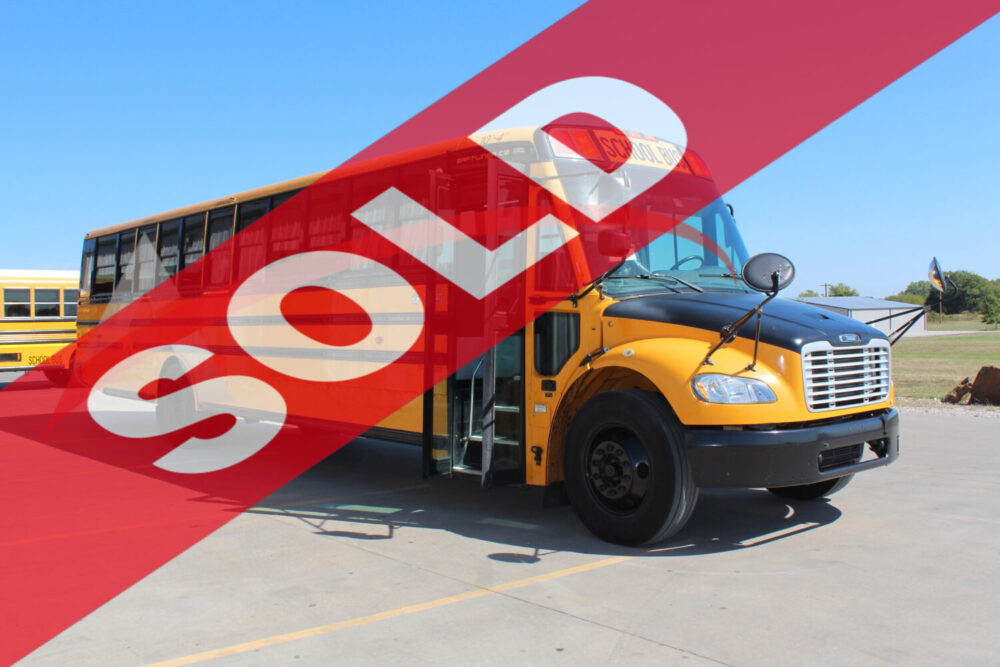 2017 Thomas Saf-T-Liner C2 77 Passenger - 3681