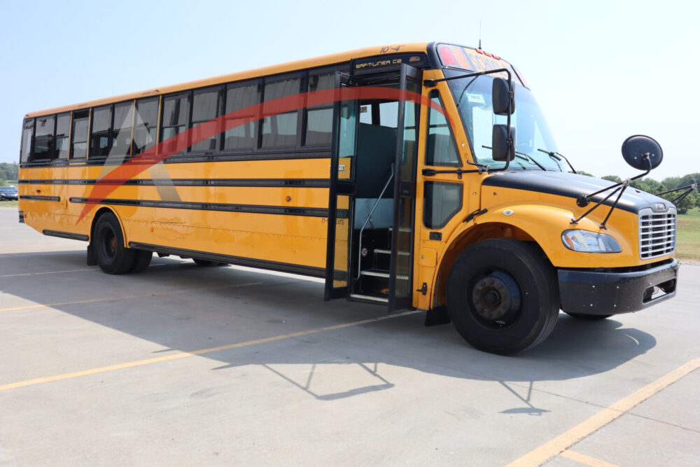 2018 Thomas Saf-T-Liner C2 77 Passenger - 3852