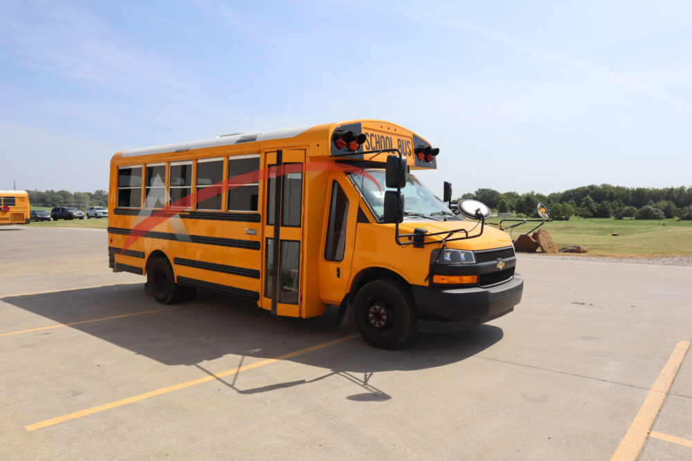 2021 Chevy Thomas Minotour 30 Passenger - 3999