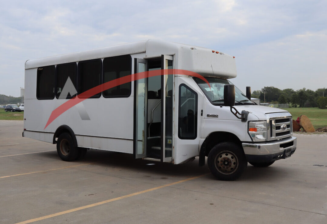 2014 Ford E450 25 Passenger - 4039