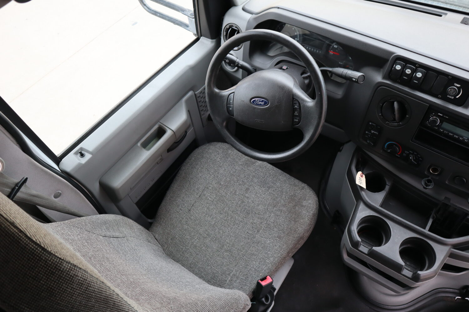 2014 Ford E450 25 Passenger - 4039