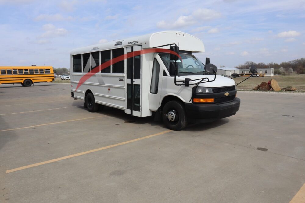 2023 Chevy Thomas Minotour 14 Passenger - 4159