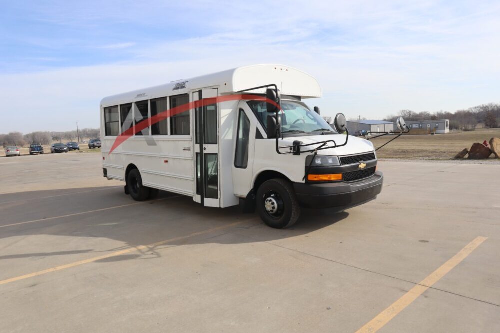 2023 Chevy Thomas Minotour 14 Passenger - 4092