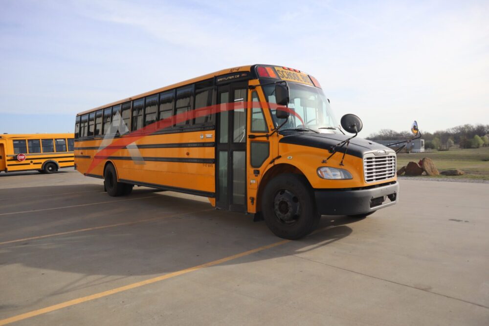 2017 Thomas Saf-T-Liner C2 77 Passenger - 4112