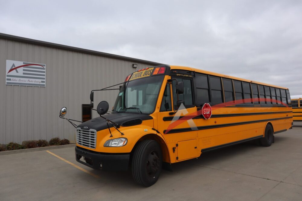 2017 Thomas Saf-T-Liner C2 77 Passenger - 4117