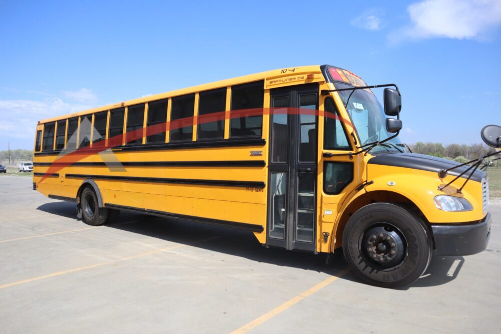 2018 Thomas Saf-T-Liner C2 77 Passenger - 4124