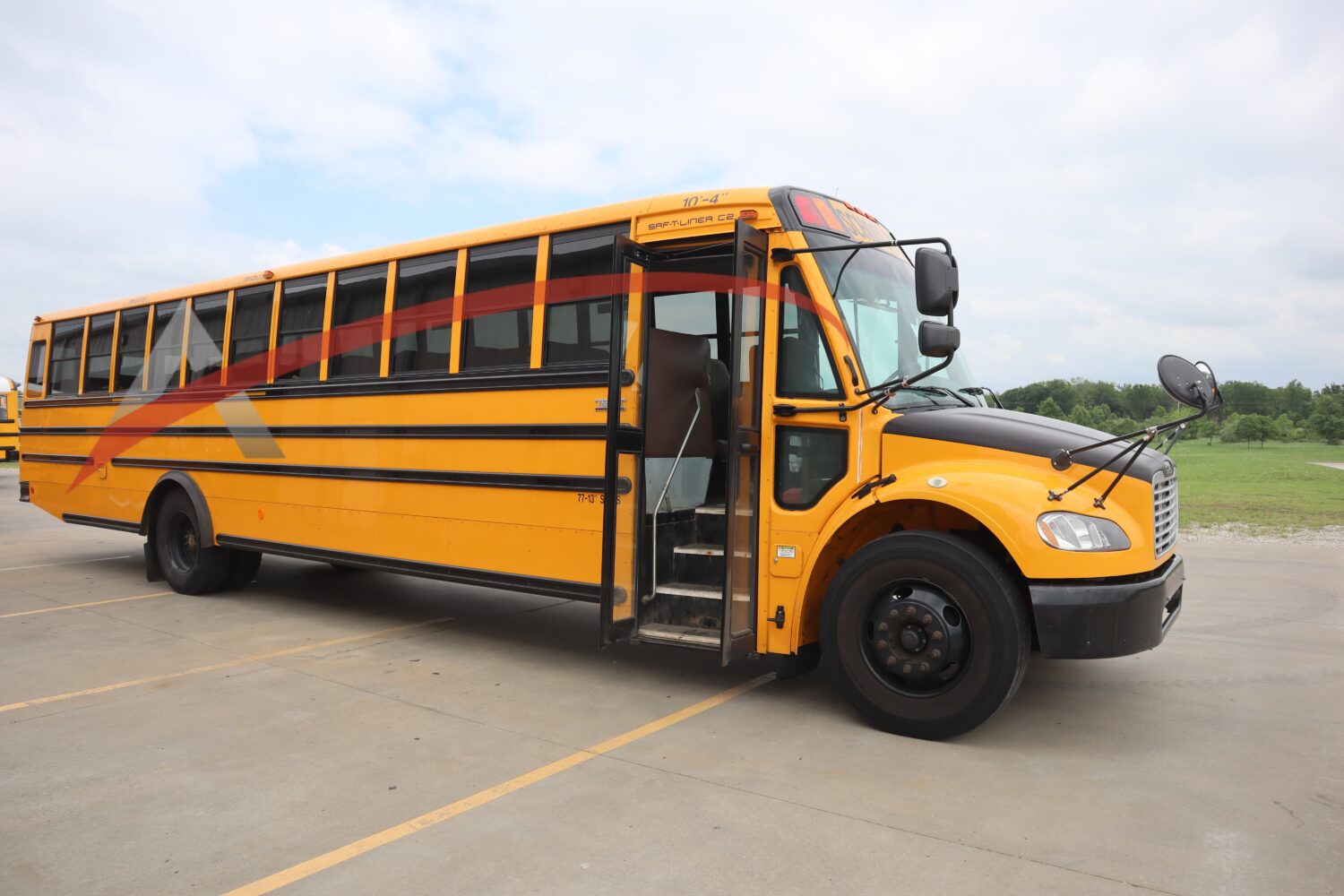 2018 Thomas Saf-T-Liner C2 77 Passenger - 4126