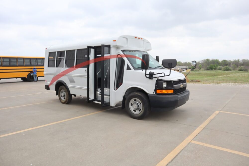 2017 Chevy Girardin 14 Passenger - 4262