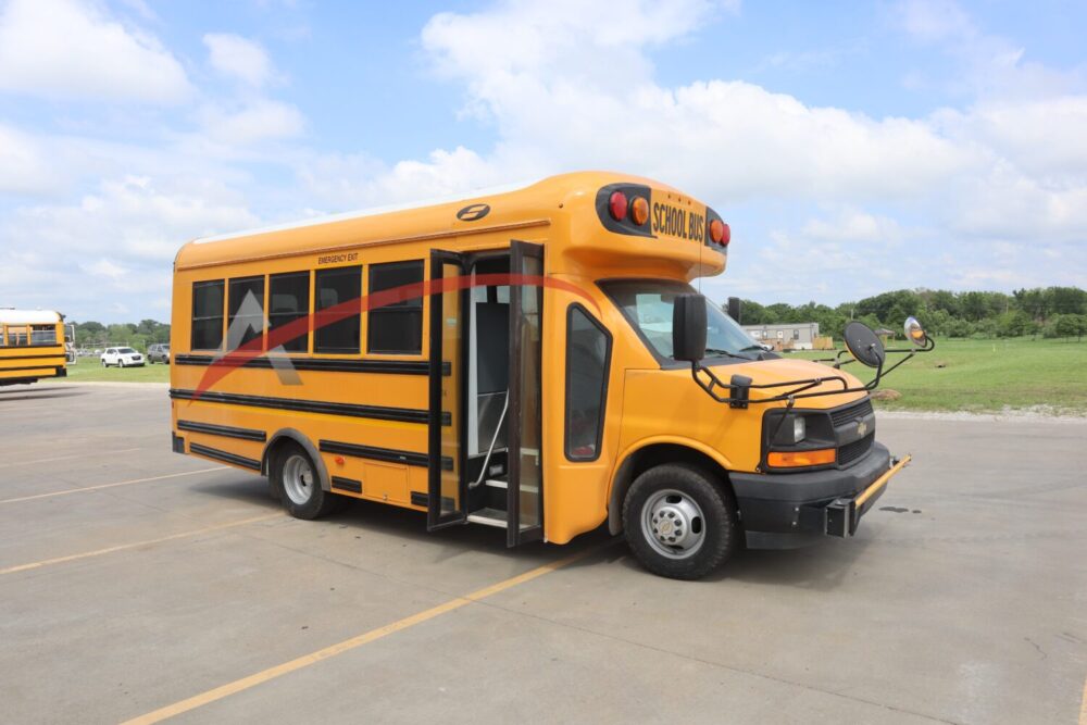 2017 Chevy Starcraft 14 Passenger - 4216