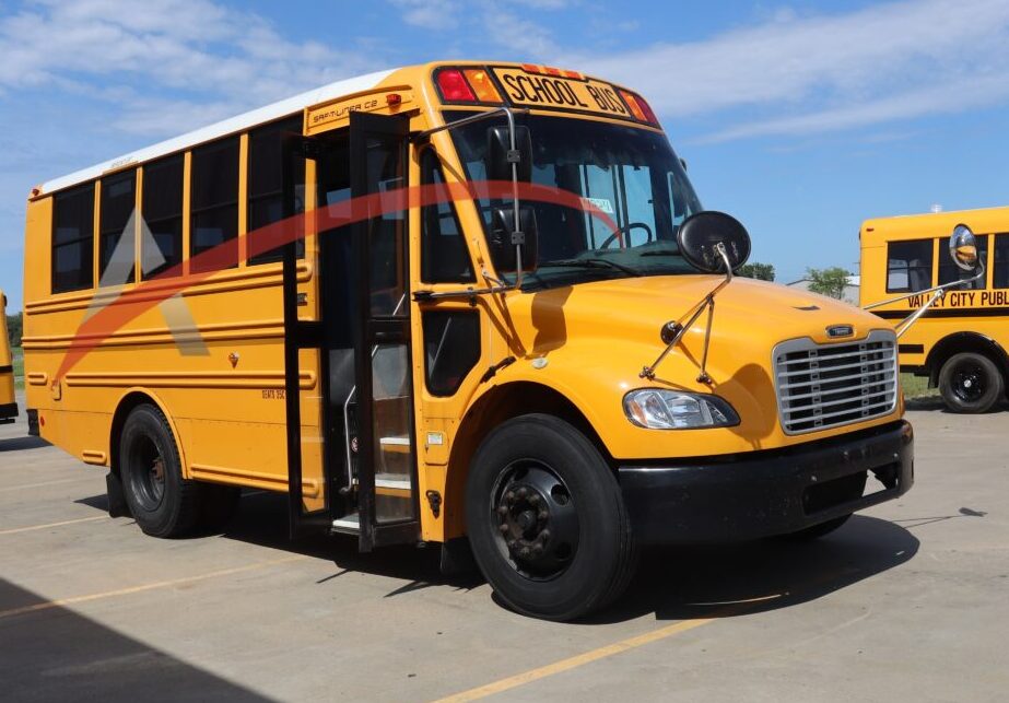 2018 Thomas Saf-T-Liner C2 35 Passenger - 4233