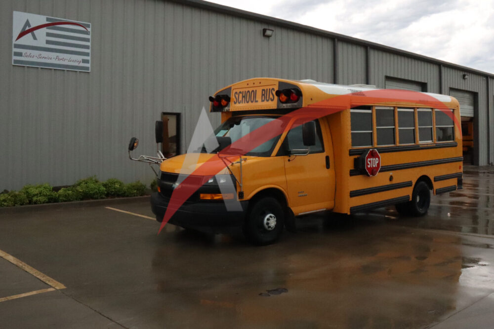 2020 Chevy Minotour 30 Passenger - 4182